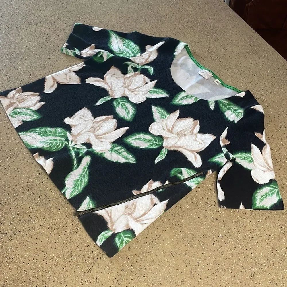Anthropologie Postage Stamp Cropped Floral Short Sleeve Top sz S